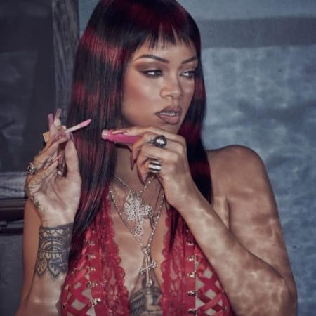 RIHANNA VDAY GLOSS BOMB 2 2 780x516 1