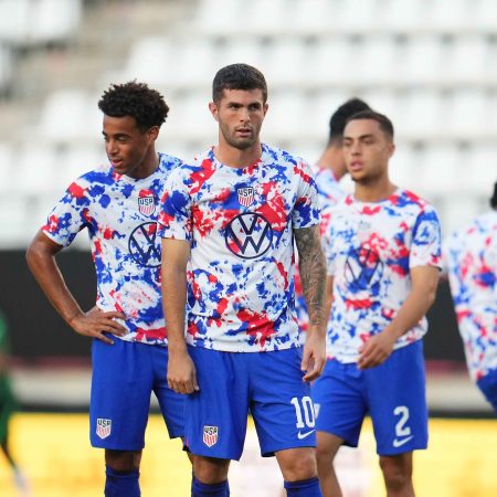 web 221014 christian pulisic usmnt warmup