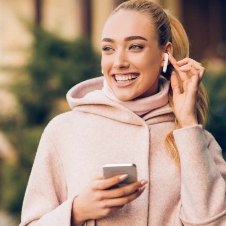 woman with airpods in er 2